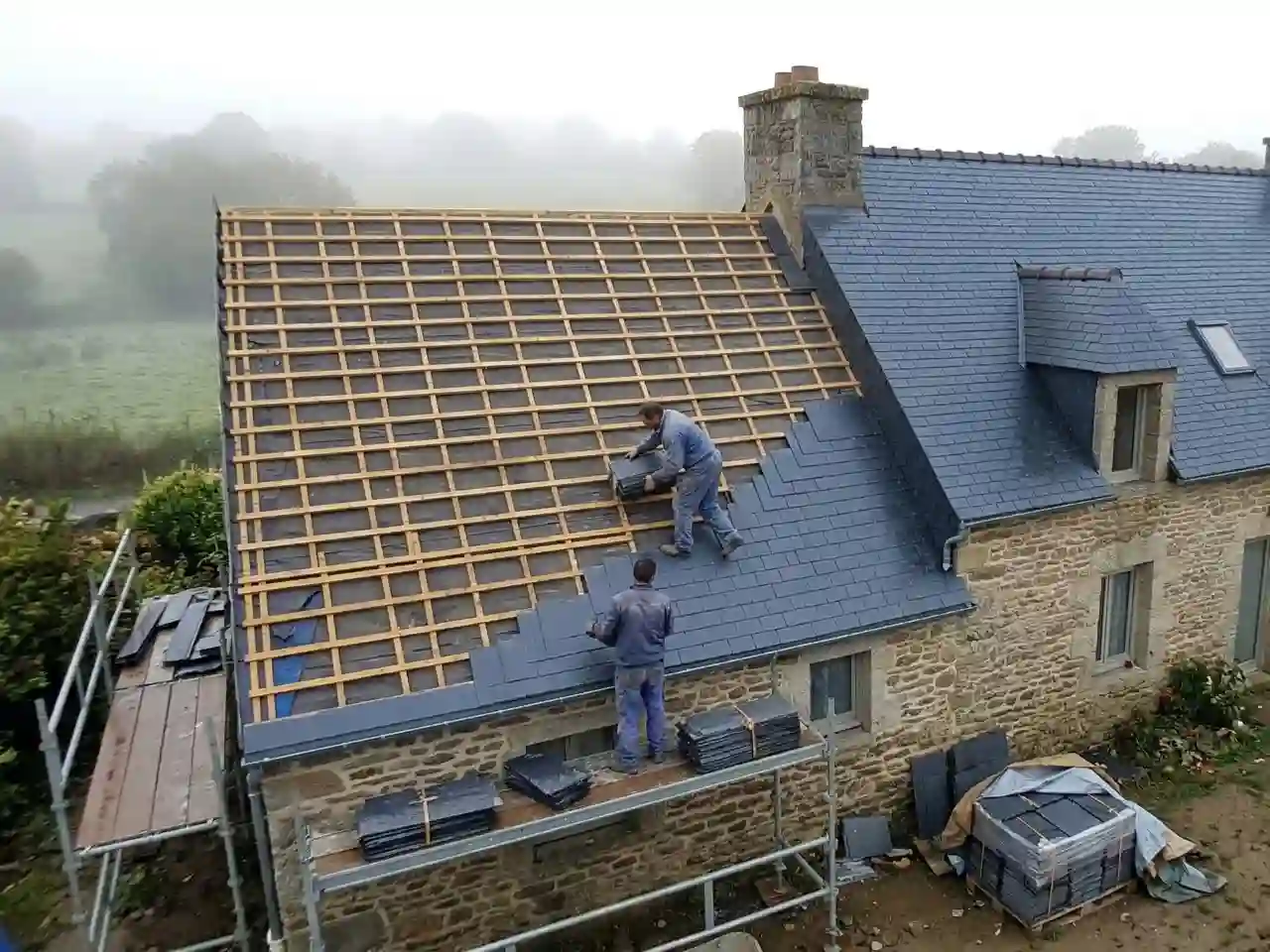 Pose de toiture neuve adaptée au climat marin d'Auray